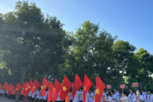 Bị làm lộ 'bí mật riêng tư', nữ lớp trưởng đánh bạn