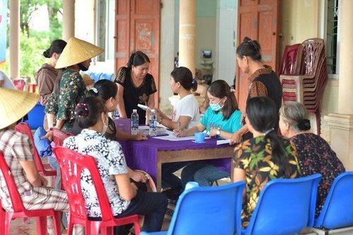 Hàng trăm phụ nữ Hà Tĩnh chia sẻ 'điều khó nói' tại chương trình tư vấn SKSS