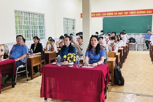 VKSND tỉnh Hậu Giang tổ chức tuyên truyền, giáo dục pháp luật cho học sinh