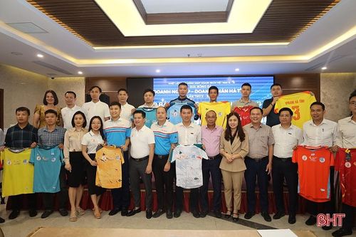 12 đội tranh cúp vô địch Giải Bóng đá Doanh nghiệp - Doanh nhân Hà Tĩnh