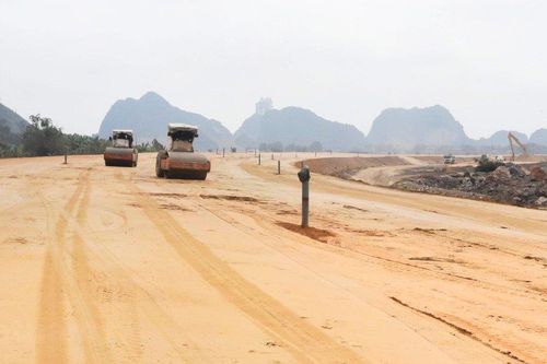 Cao tốc Diễn Châu-Bãi Vọt, Cam Lâm-Vĩnh Hảo: Nhà thầu chưa quyết liệt
