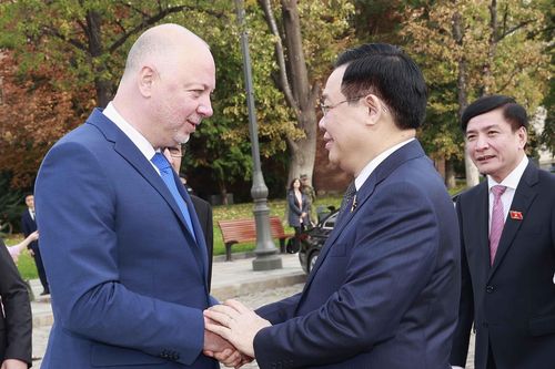Lễ đón Chủ tịch Quốc hội Vương Đình Huệ thăm chính thức Bulgaria