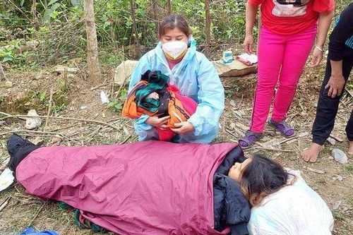 Cống hiến thầm lặng của những 'cô đỡ thôn bản' vùng cao: 'Cánh tay nối dài' của ngành y tế tại vùng núi biên giới (Bài 1)
