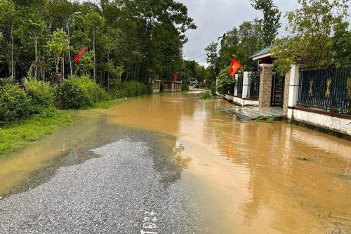 Hà Tĩnh: Mưa lớn 4.300 học sinh một huyện phải nghỉ học