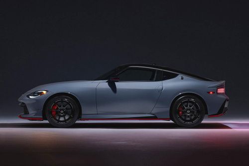 Nissan Z Nismo 2024 chốt giá gần 1,6 tỷ đồng, cạnh tranh với Porsche 718 Cayman