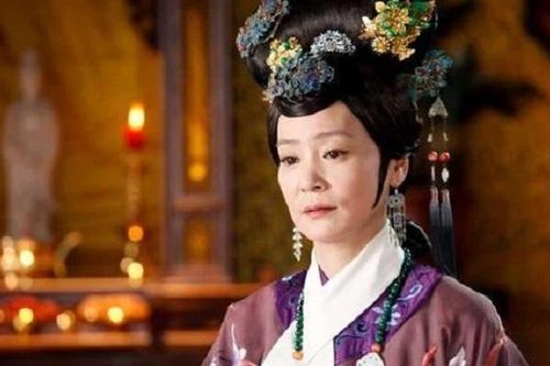 Phi tần khiến vua Khang Hy yêu say đắm: Ở tuổi 50 vẫn thị tẩm 'đều'; Từ chối ngôi vị Thái hậu