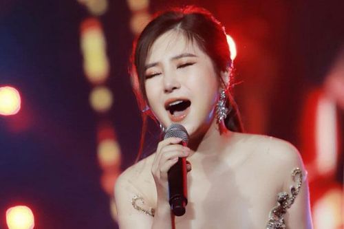 Trước khi bất ngờ về Việt Nam, Hương Tràm sống ra sao ở Mỹ trong 4 năm?