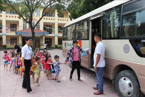 Đề xuất xe ô tô đưa đón học sinh phải có màu sơn riêng để nhận diện