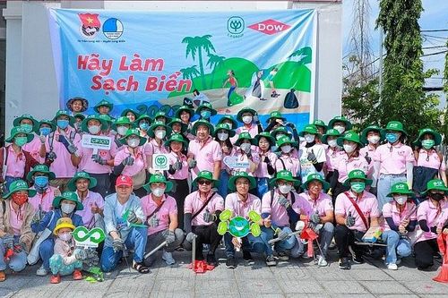 Tình nguyện viên C.P. Việt Nam tham gia chiến dịch làm sạch bãi biển 2023