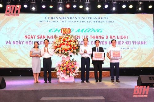 Chào mừng Ngày Sân khấu Việt Nam và Ngày hội truyền thống văn công chuyên nghiệp xứ Thanh