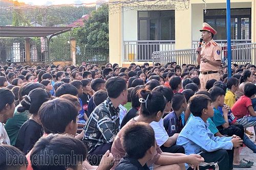 Tuyên truyền Luật Giao thông đường bộ cho hơn 10.000 học sinh huyện Mường Nhé