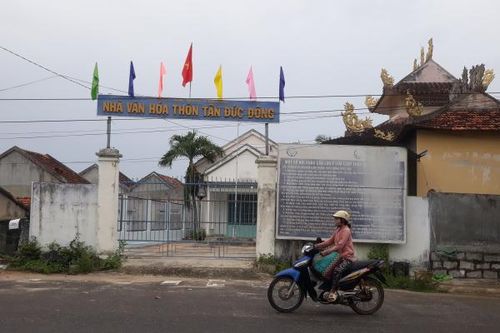 Cần thay mới bảng tuyên truyền