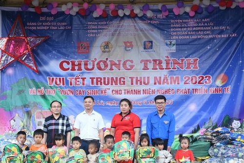 Mang Trung thu ấm áp nghĩa tình đến với thiếu nhi vùng cao A Lù