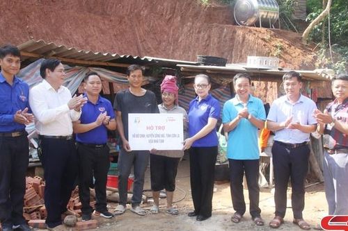 Hỗ trợ kinh phí xây dựng nhà ở và bàn giao công trình thanh niên tại bản Pát