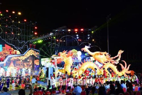 Lễ hội hoành tráng, ấn tượng