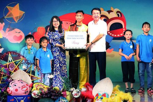 'Trung thu yêu thương' cho trẻ em có hoàn cảnh khó khăn