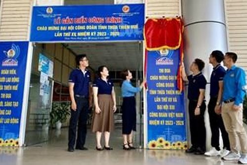 Gắn biển khánh thành công trình 'Hệ thống làm mát nhà ăn'