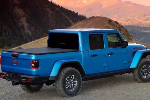 Jeep Gladiator Mojave 2024 facelift: 'Bộ mặt' mới và nội thất tiện nghi hơn