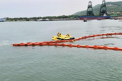 Công ty Nhiệt điện Nghi Sơn diễn tập Ứng phó sự cố tràn dầu trên Cảng Biển