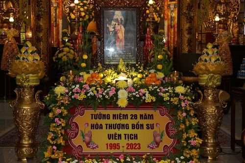 Đà Nẵng: Lễ thắp nến tưởng niệm Hòa thượng Thích Huệ Hướng tại chùa Huệ Quang