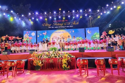 Vĩnh Yên (Vĩnh Phúc): Rộn ràng đêm hội 'Vầng trăng cổ tích'