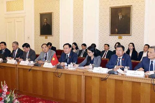 Chủ tịch Quốc hội Vương Đình Huệ tiếp Chủ tịch Nhóm nghị sỹ của Đảng Gerb-UDF, Bulgaria