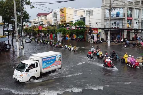 TP Bạc Liêu: Các tuyến đường nội ô oằn mình trước những cơn mưa