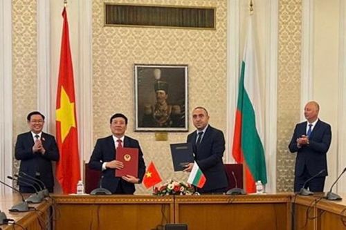 Vĩnh Phúc ký kết Bản ghi nhớ thiết lập quan hệ hợp tác với tỉnh Pernik, Bulgaria