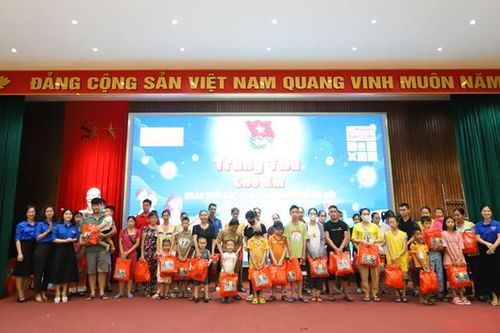 Mang Tết Trung thu ấm áp về với các bệnh nhi