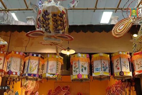 Tour đêm 'Đèn thu lung linh' tại Hoàng thành Thăng Long