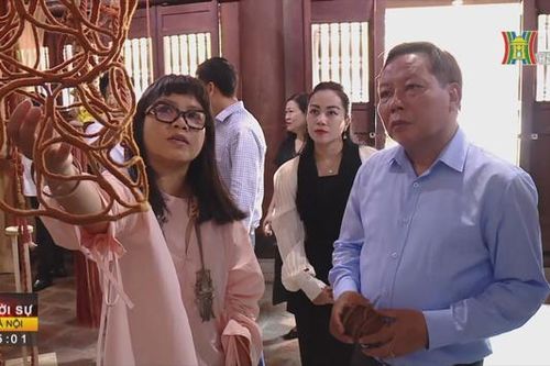 Phó Bí thư Thành ủy tham quan Tuần lễ Thiết kế Việt Nam
