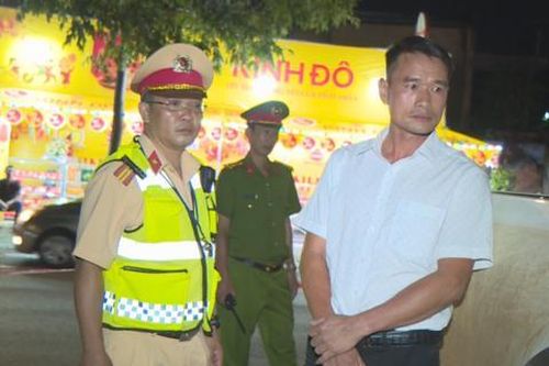 Truy đuổi bắt giữ tài xế nhậu xỉn, dương tính với ma túy 'thông chốt' CSGT