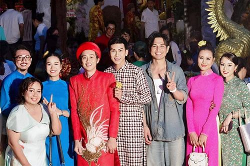 Hoài Linh xuất hiện tươi tắn trong ngày giỗ Tổ nghề sân khấu
