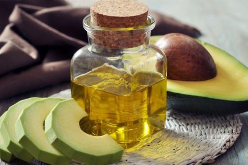 Lợi ích của việc sử dụng dầu quả bơ trên da
