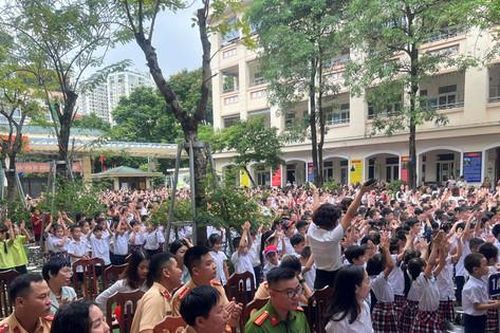 Xử lý nghiêm học sinh đi xe máy phân khối lớn