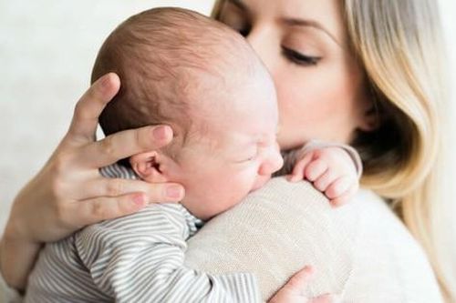Trẻ sơ sinh tắc ruột do phân su
