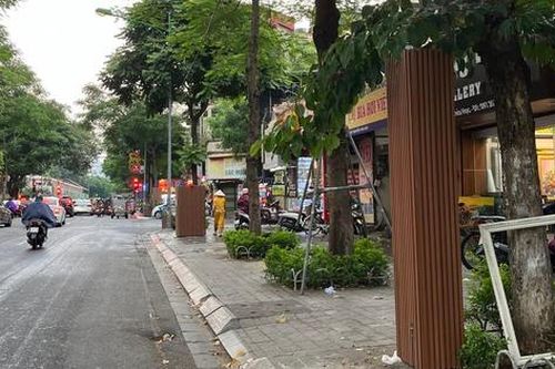 Hà Nội 'khoác áo' cho bốt điện chống dán quảng cáo, rao vặt