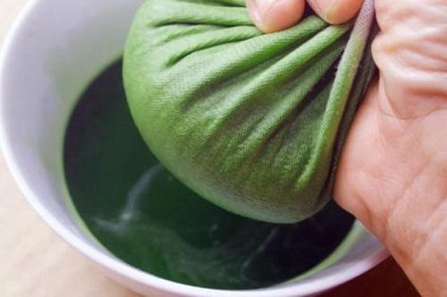 Tự đắp lá thuốc theo lời mách, bệnh nhân nhập viện vì nhiễm trùng