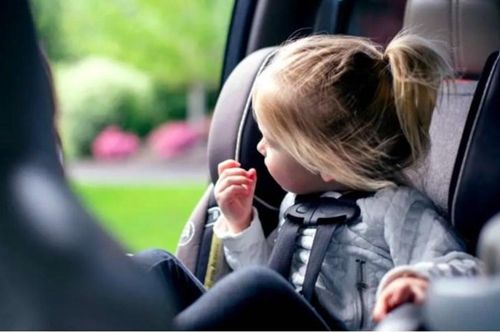 Chỉ 1,3% xe ô tô có sử dụng thiết bị an toàn cho trẻ, các chuyên gia y tế khuyến nghị gì?