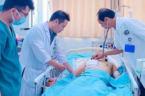 Cứu sống thanh niên bị đâm xuyên tim