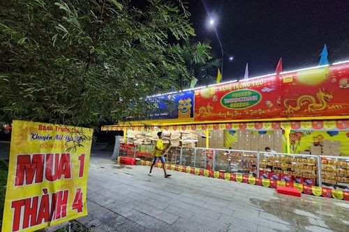 Bánh Trung thu 'mua 1 thành 4': Nhà sản xuất và người bán vẫn lời khủng?