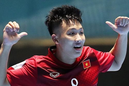 Chàng trai 20 tuổi lập hat-trick lịch sử ở World Cup, giúp ĐT Việt Nam tạo kỳ tích trước đối thủ hơn 18 bậc và khiến FIFA khen ngợi