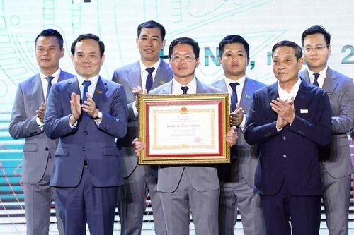 Hội Doanh nghiệp trẻ Hà Nội vinh dự đón nhận Huân chương Lao động hạng Nhì