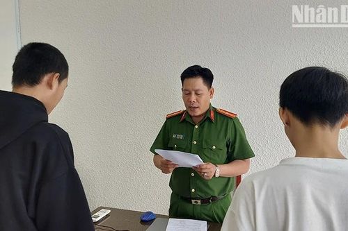 Đồng Tháp: Khởi tố 2 bị can chống người thi hành công vụ