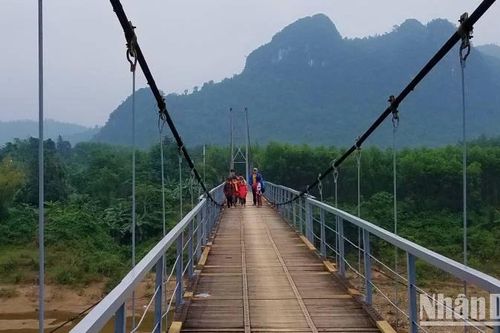 Quảng Bình chỉ đạo tăng cường quản lý, bảo trì các công trình cầu treo