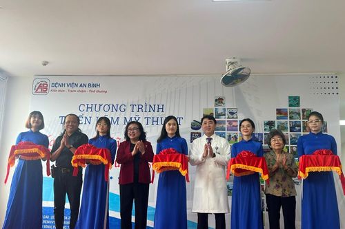 Triển lãm tranh 'Mang ý nghĩa vào cuộc sống' của các bệnh nhân tại Bệnh viện An Bình