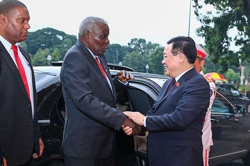 Chủ tịch Quốc hội Vương Đình Huệ tiếp Chủ tịch Quốc hội Cuba Esteban Lazo Hernandez