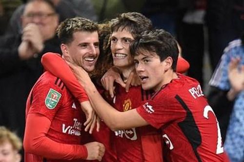 Kết quả bóng đá hôm nay (27-9): Man Utd thắng tưng bừng, Barca hòa thất vọng