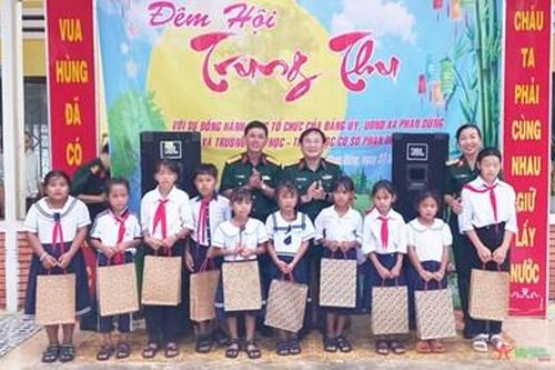 Đêm hội 'Trăng thu' cho trẻ vùng đồng bào dân tộc thiểu số Bình Thuận