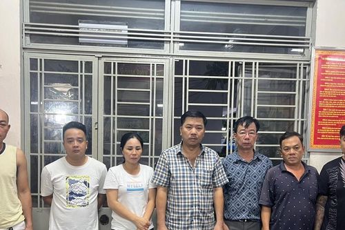 Phá sới bạc sau bãi giữ xe ở quận Tân Phú